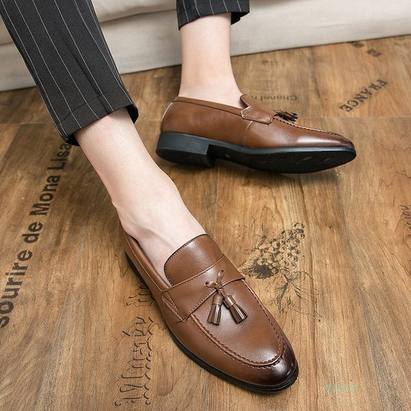 Jauns vīriešu mākslīgās ādas apavu modelis ar pušķiem