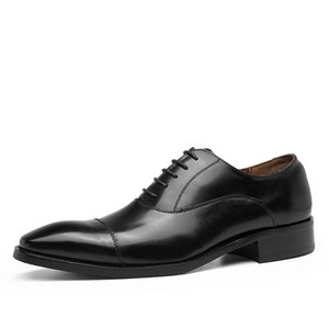 Svinīgs apavu smails modelis no mākslīgās ādas ar šņorēm