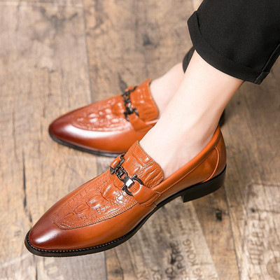 Metallelemendiga kunstnahast meeste pidulikud kingad