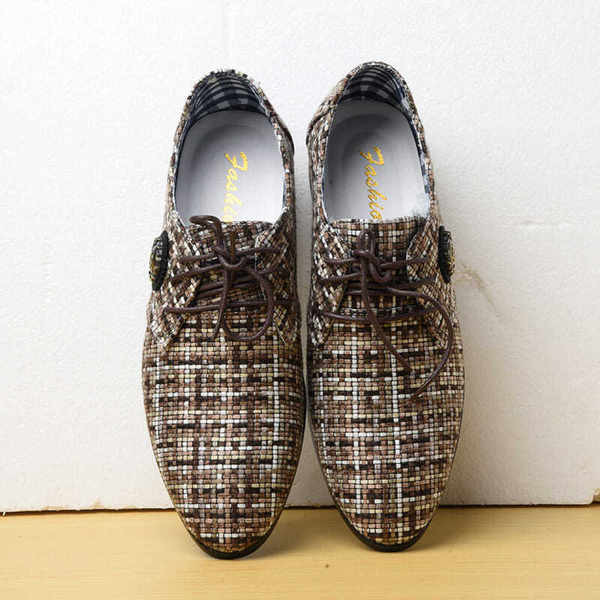 Meeste pidulikud tekstiilist kingad metallelemendi ja paeltega