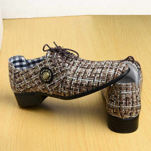 Meeste pidulikud tekstiilist kingad metallelemendi ja paeltega