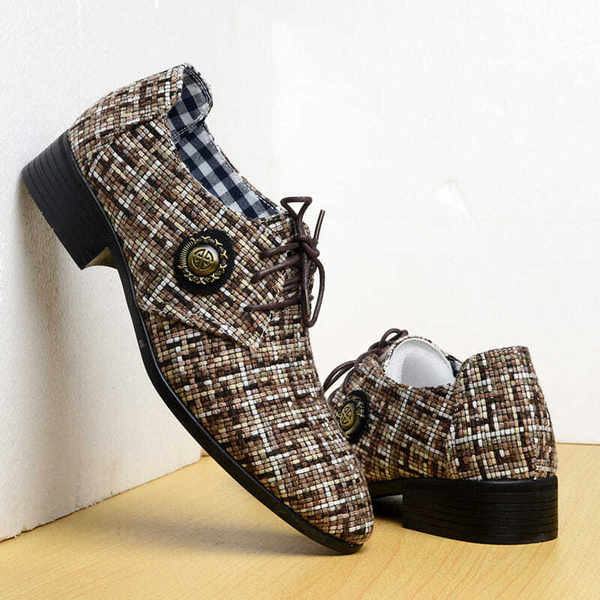 Meeste pidulikud tekstiilist kingad metallelemendi ja paeltega