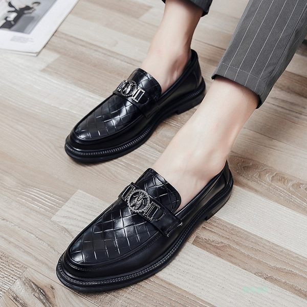 Eleganti vīriešu apavi no mākslīgās ādas ar metāla sprādzi