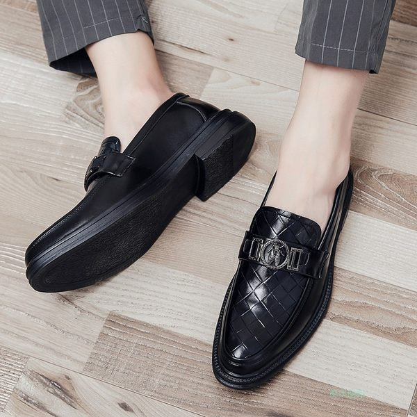 Eleganti vīriešu apavi no mākslīgās ādas ar metāla sprādzi