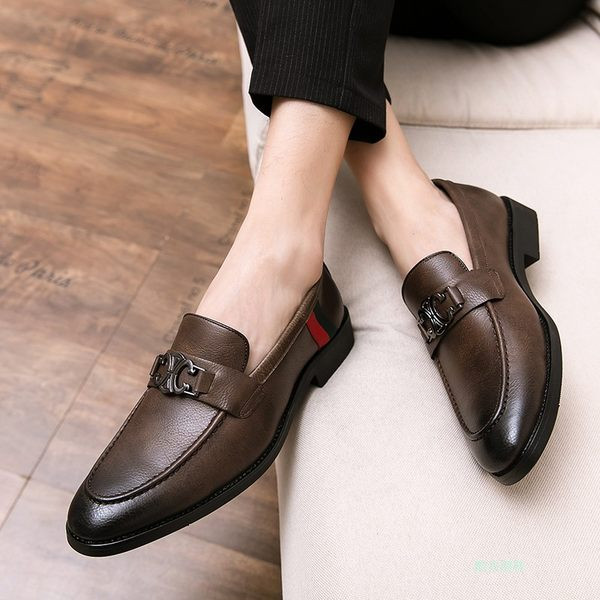 Jauns vīriešu apavu modelis no mākslīgās ādas ar metāla sprādzi - melns un brūns