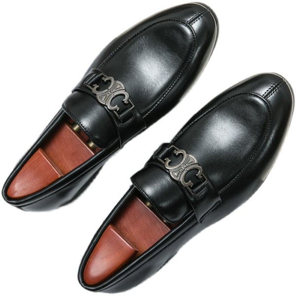 Eleganti vīriešu apavi ar metāla apdari