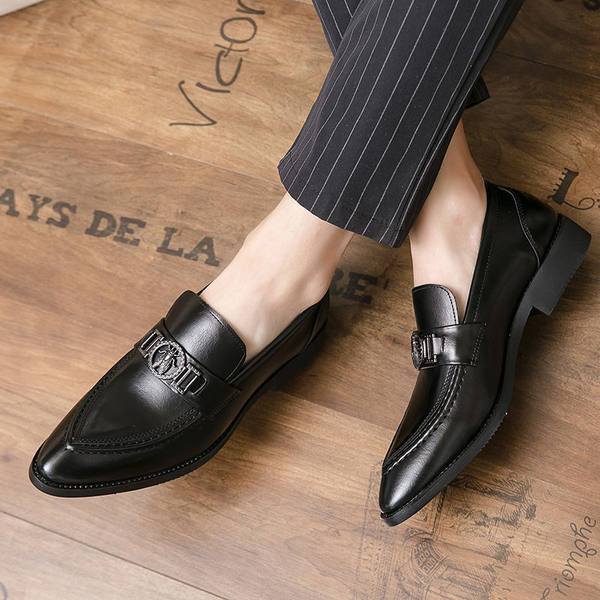 Új formai cipő modell fém elemmel férfiaknak