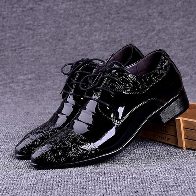 Jauns britu stila vīriešu apavu modelis ar mežģīnēm un metāla kniedēm