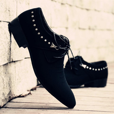 Jauns britu stila vīriešu apavu modelis ar mežģīnēm un metāla kniedēm