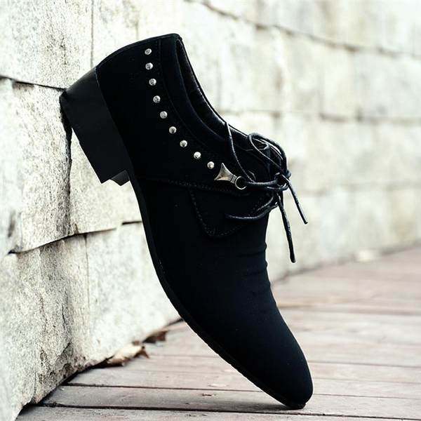 Jauns britu stila vīriešu apavu modelis ar mežģīnēm un metāla kniedēm