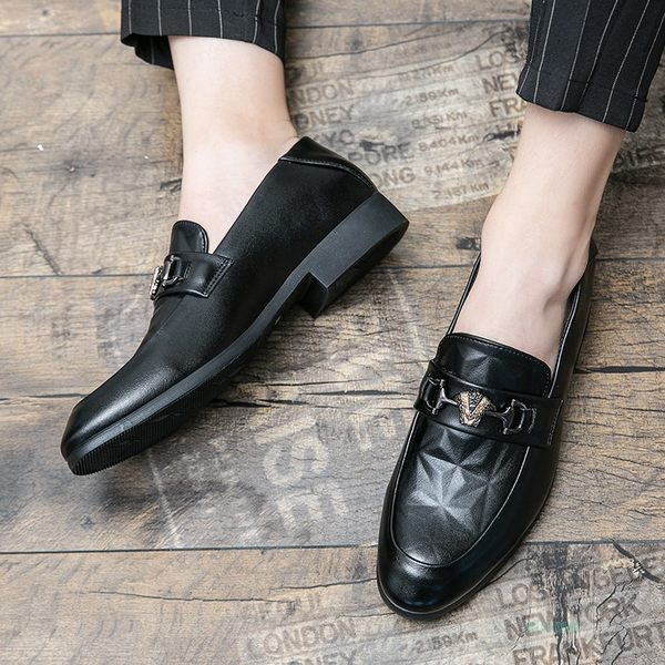 Moodsad metalldekooriga nahast kingad meestele