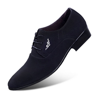 Meeste pidulikud kingad ümara kujuga paelte ja metallkaunistusega