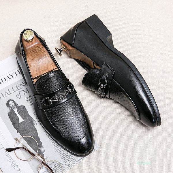 Moodsad metallist kaunistusega meeste teravatipulised kingad