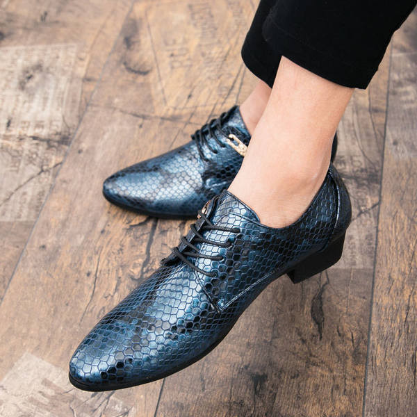 Jaunas vīriešu smailas formālas kurpes ar čūskas apdruku