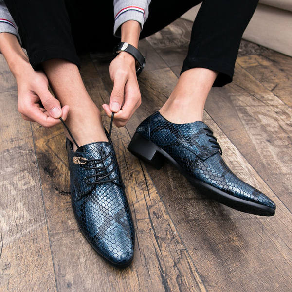 Jaunas vīriešu smailas formālas kurpes ar čūskas apdruku