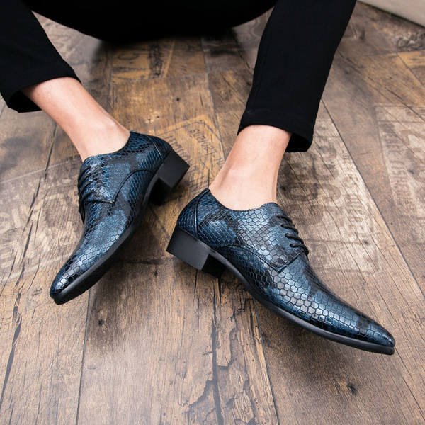 Jaunas vīriešu smailas formālas kurpes ar čūskas apdruku