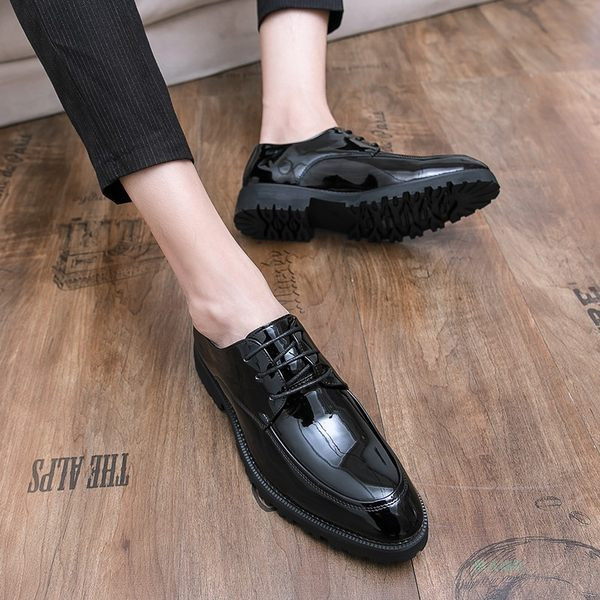 Šiuolaikiški vyriški lakuotos odos batai su raišteliais juodos spalvos