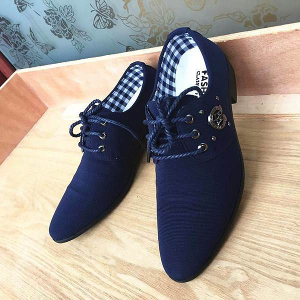 Vīriešu formālie apavi divi modeļi konusveida ar mežģīnēm