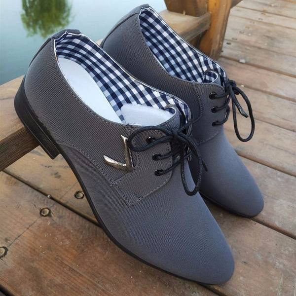 Paelte ja metallelemendiga meeste tekstiilist kingad