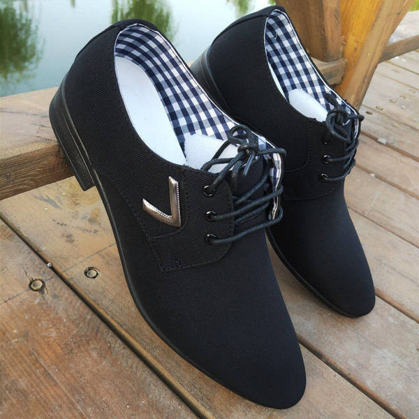 Paelte ja metallelemendiga meeste tekstiilist kingad