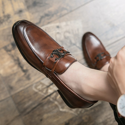 Metallist kaunistusega ökonahast meeste kingad