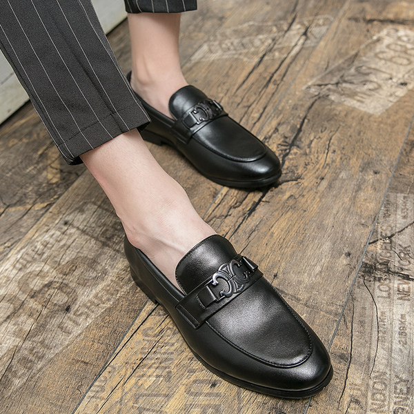 Metallist kaunistusega ökonahast meeste kingad