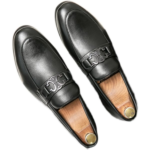 Metallist kaunistusega ökonahast meeste kingad