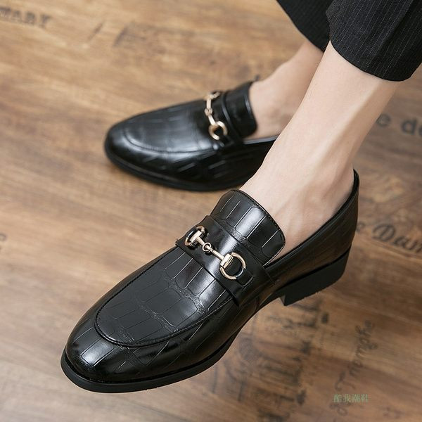 Férfi bőrcipő új modellje fém csattal fekete és barna színben