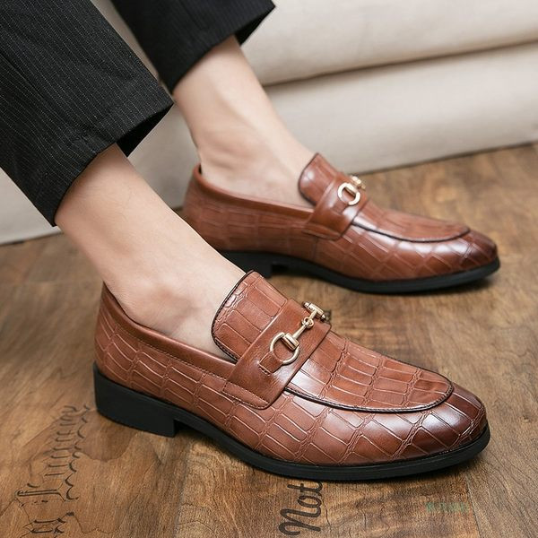 Férfi bőrcipő új modellje fém csattal fekete és barna színben