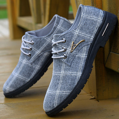 Meeste tekstiilist pidulikud kingad paelte ja metallelemendiga