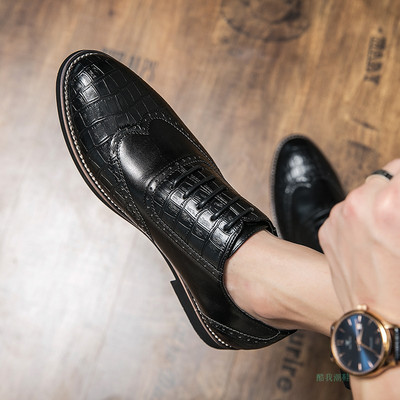 Formális férfi hegyes cipő műbőr fűzővel