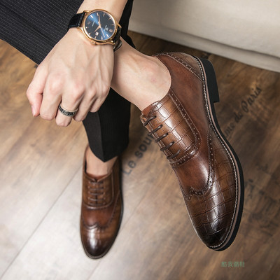 Formális férfi hegyes cipő műbőr fűzővel