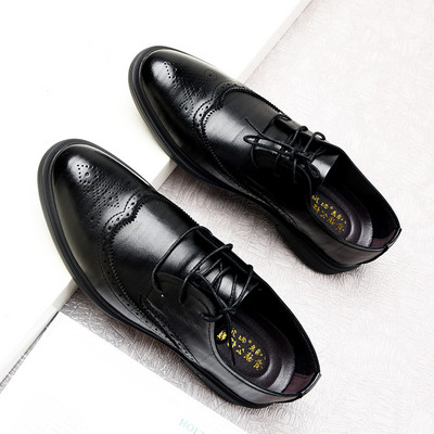 Perforeeritud ökonahast ja paeltest valmistatud meeste pidulikud kingad