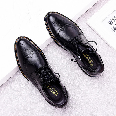 Perforeeritud ökonahast ja paeltest valmistatud meeste pidulikud kingad