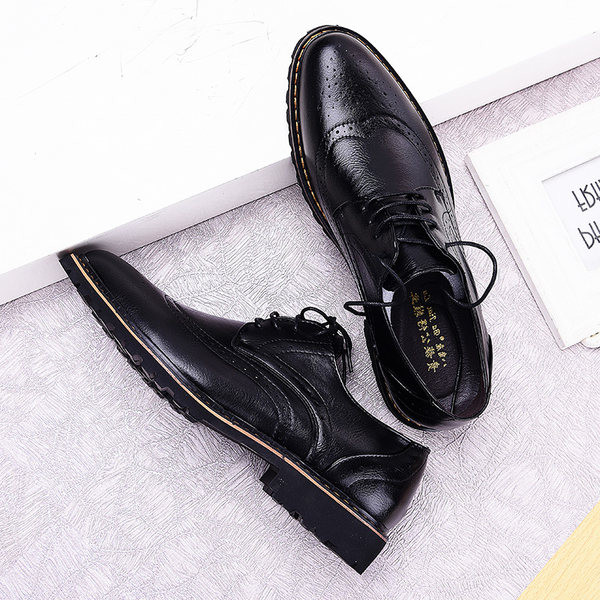 Perforeeritud ökonahast ja paeltest valmistatud meeste pidulikud kingad