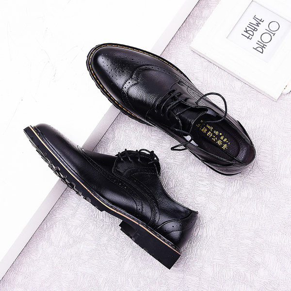 Perforeeritud ökonahast ja paeltest valmistatud meeste pidulikud kingad