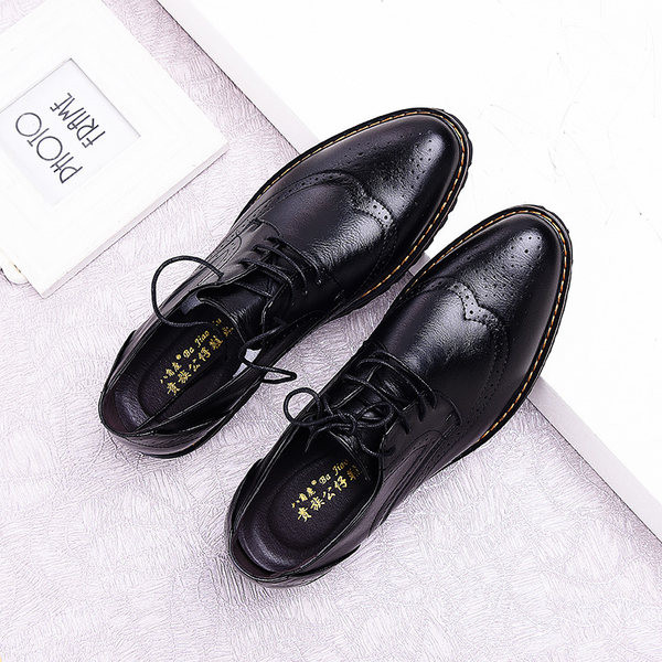 Perforeeritud ökonahast ja paeltest valmistatud meeste pidulikud kingad