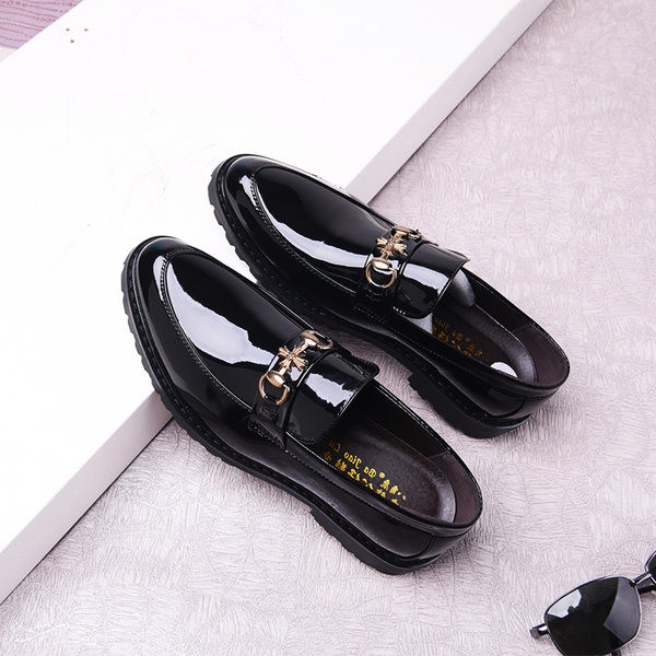 Ανδρικά επίσημα παπούτσια από λουστρίνι με μεταλλικό στοιχείο