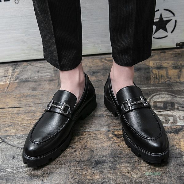 Metallist pandlaga vabaaja meeste nahast kingad