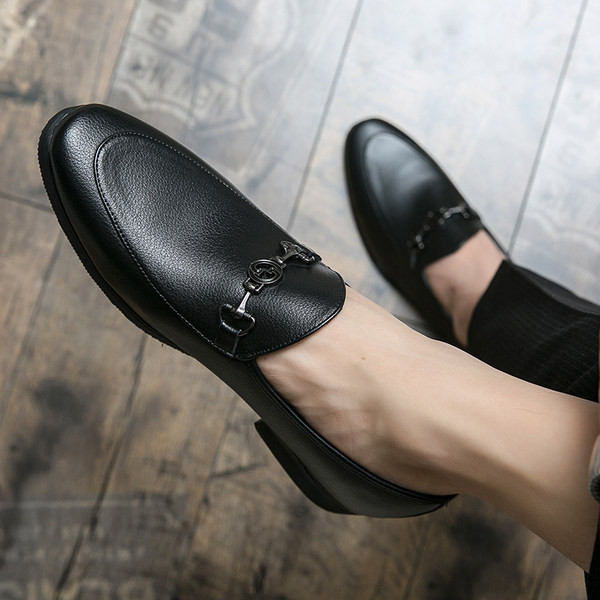 Uus metallkaunistusega pidulike nahast kingade mudel