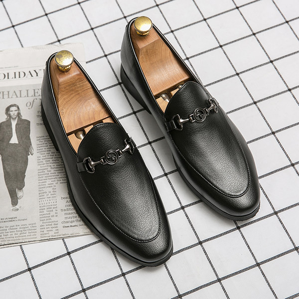 Uus metallkaunistusega pidulike nahast kingade mudel