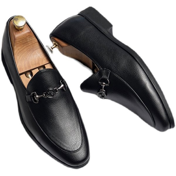 Uus metallkaunistusega pidulike nahast kingade mudel