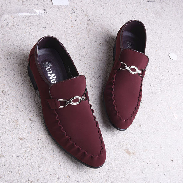 Vīriešu noapaļoti formālie apavi divi modeļi no eko ādas un eko zamšādas ar metāla elementu