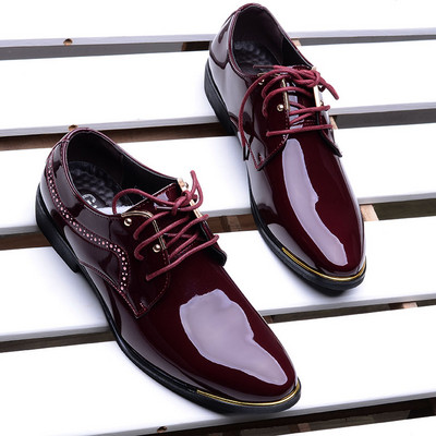 Vyriški proginiai batai su metaliniu elementu ir raišteliais