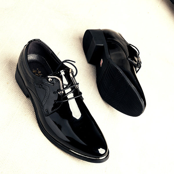 Vyriški proginiai batai su metaliniu elementu ir raišteliais