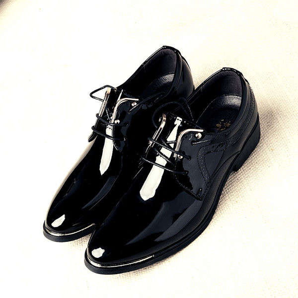 Vyriški proginiai batai su metaliniu elementu ir raišteliais