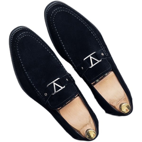 Elegantsed metallkaunistusega seemisnahast kingad