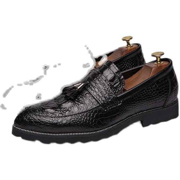 Reljeefsest nahast tutiga elegantsed meeste kingad