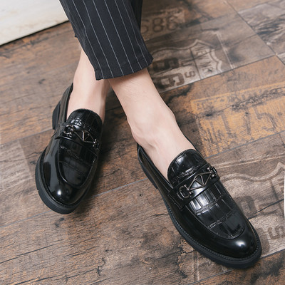 Metallist kaunistusega lakknahast meeste kingad