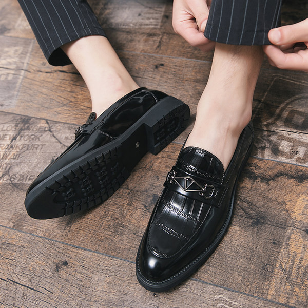 Metallist kaunistusega lakknahast meeste kingad